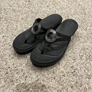 Crocs Sanrah Beveled Circle Sandals Sz 7 Black Silver Comfort Casual